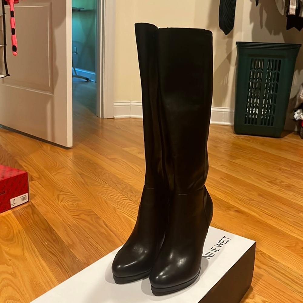Nine West black leather boot